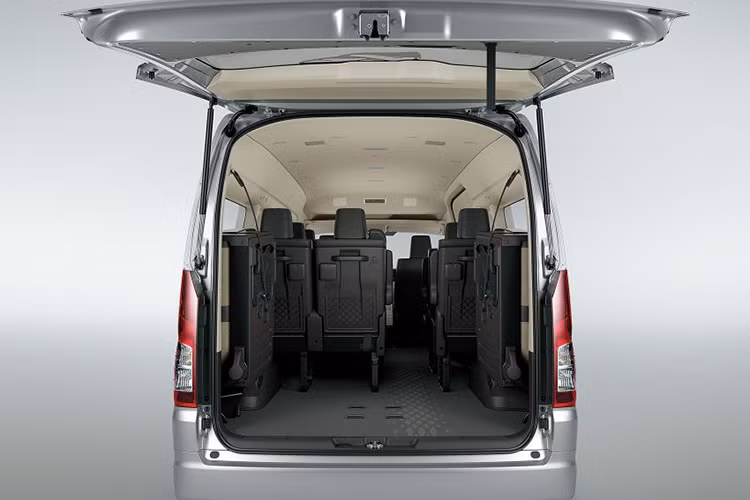Mặc dù Toyota vẫn chưa tiết lộ động cơ cho Granvia 2019, nhưng chắc chắn nó sẽ được trang bị động cơ dầu tăng áp đi cùng với hệ dẫn động cầu sau. Khả năng cao Granvia 2019 sẽ sử dụng động cơ dầu 2.8L tương tự người anh em Hiace.