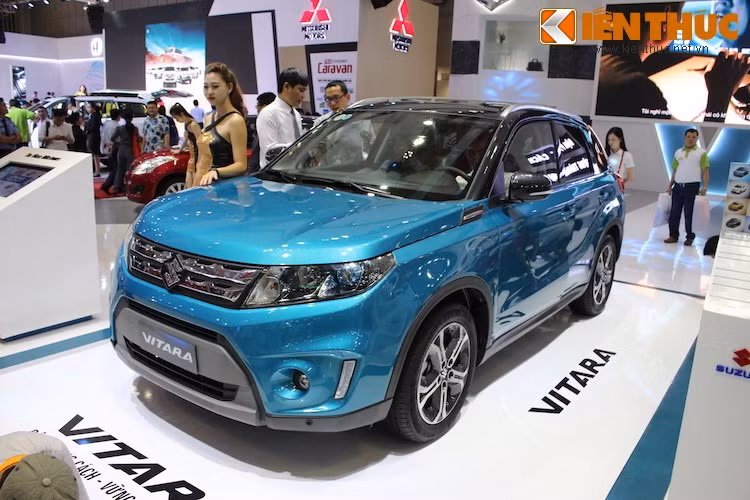 Phiên bản Vitara tại Việt Nam sử dụng động cơ 1.6 lít công suất 120 mã lực và mô-men xoắn cực đại 156 Nm, kết hợp cùng hộp số tự động 6 cấp. Tại Việt Nam, giá niêm yết chính hãng của Vitara thế hệ mới là 779 triệu đồng. Với mẫu xe này, Suzuki Việt Nam từng hy vọng rằng sẽ có thể bán ra được trên 100 xe mỗi tháng.