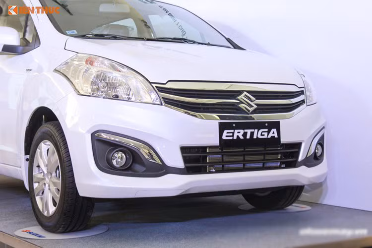 So với giá bán đề xuất tại thời điểm ra mắt, hiện chiếc Suzuki Ertiga 2016 được nhiều các showroom tư nhân phân phối với giá bán khá rẻ - chỉ 598 triệu đồng. Mức giá này hiện thấp hơn con số 639 triệu đồng mà nhà phân phối chính hãng đang niêm yết tại thị trường Việt Nam.