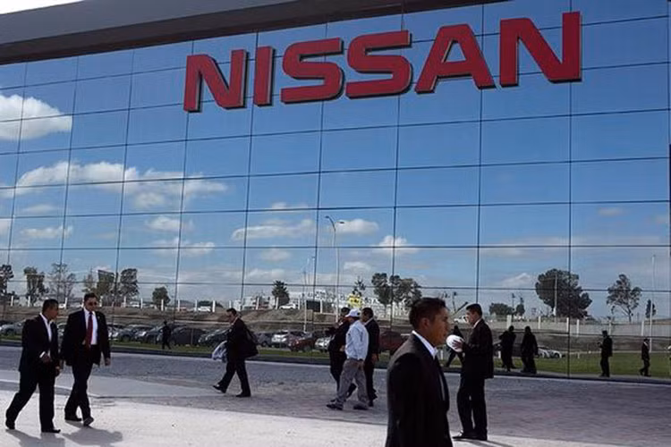 Nissan thu ve 1,2 ty do sau khi ban co phan cho Daimler