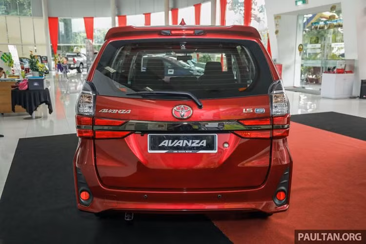 Ngoài ra, một số điểm khác biệt trên phiên bản nâng cấp 2019 này của Toyota Avanza cũng đã được hãng xe Nhật Bản làm mới lại như; cản trước, thanh ba-bô-lê bên sườn, mâm hợp kim và cản sau thể thao hơn...