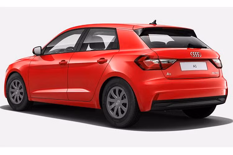 Động cơ là thứ đáng giá nhất trên chiếc Audi A1 base mới này. Xe sở hữu động cơ 3 xy lanh, cho công suất 95 mã lực. Đi cùng với nó là hộp số sàn 6 cấp. (Dù bản cao cấp được trang bị động cơ tăng áp có thể đạt công suất lên đến 200 mã lực và hộp số S-Tronic hiện đại).