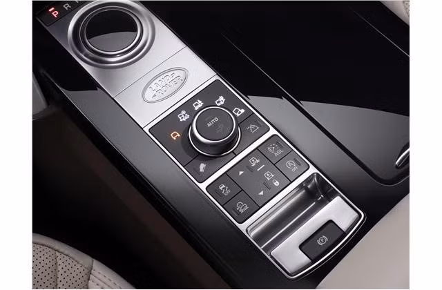 Phiên bản HSE có hệ thống âm thanh Meridian, la-zăng 20 inch lớn hơn so với thế hệ trước với mức giá khởi điểm là 59.485 USD đối với động cơ xăng và 61.485 USD đối với động cơ diesel.