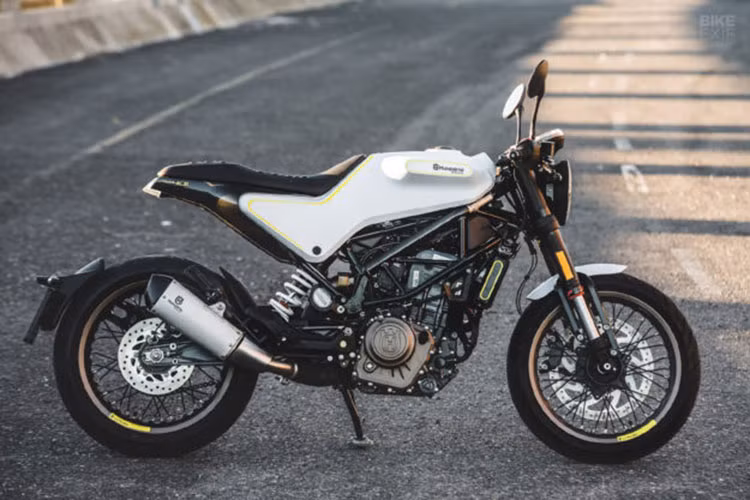 Nói về hai mẫu xe môtô hoài cổ Husqvarna bao gồm; Svartpilen 401 và Vitpilen 401 được phát triển từ khung gầm và động cơ của mẫu KTM Duke 390, tuy nhiên sẽ được "cộp mác" Husqvarna với phong cách hoàn toàn khác và được định vị ở phân khúc cao hơn dòng KTM 390.