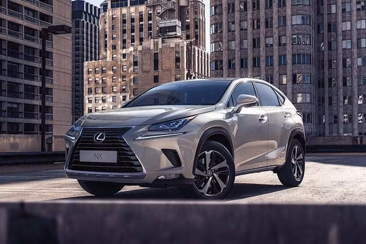 Tại thị trường Việt Nam, giá xe Lexus NX 300 2020 bán ra chính hãng là 2,560 tỷ đồng. Xe sẽ chính thức có mặt tại hai (02) đại lý Lexus Thăng Long tại Hà Nội và Lexus Trung Tâm Sài Gòn tại TP HCM kể từ ngày hôm nay - 11/02/2020.
