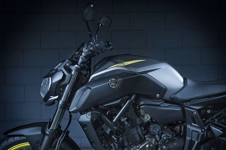 Cái tên MT này vốn được viết tắt từ cụm "Masters of Torque", đồng hành cùng chiến dịch tiếp thị "Dark side of Japan". Hãng xe máy Yamaha muốn dùng cái tên này cho mọi thị trường nhằm "củng cố cộng đồng người dùng xe MT trên toàn cầu, cùng nhau chia sẻ cảm hứng 'Dark side of Japan'".