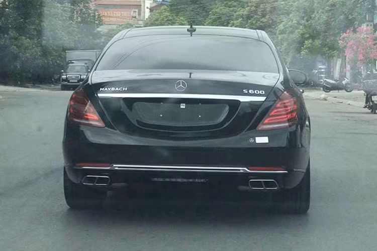 Chiếc Mercedes-Maybach S600 đầu tiên tại Thanh Hóa có ngoại thất đen bóng và được mua chính hãng từ một đại lý Mercedes-Benz Hà Nội. Trong khoảng một năm trở lại đây, các đại gia Thanh Hóa luôn gây sự chú ý khi tậu nhiều mẫu xe "khủng" có trị giá lên đên hàng chục tỷ đồng.