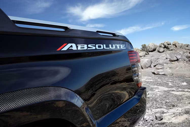 Động thái này của Mitsubishi có vẻ giống với cách tiếp cận của Toyota với Hilux Rogue và Hilux Rugged X, tất cả đều nhắm với Ford Ranger Raptor. Mặc dù Triton bản cơ bắp nhất không thể có cấp độ cơ khí và khung gầm giống như Ranger Raptor nhưng nó có thể được trang bị hệ thống treo mới, giúp cải thiện đáng kể khả năng off-road của Triton.