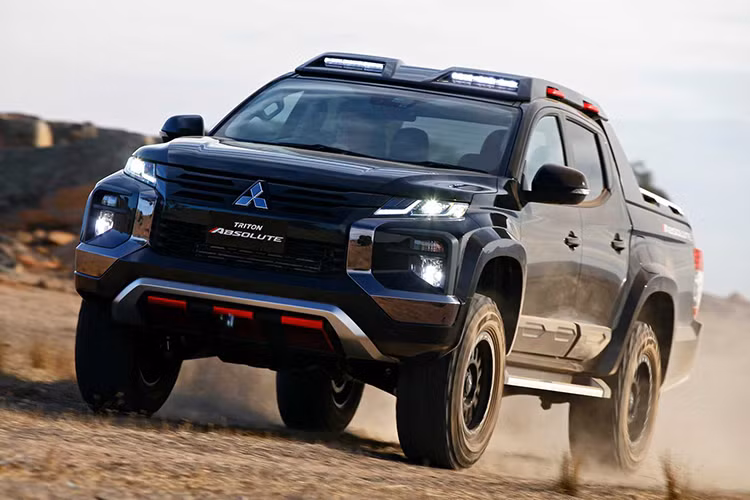 Hiện tại, Mitsubishi vẫn không đưa ra lời xác nhận nào về việc liệu Triton Absolute có được đưa vào sản xuất hàng loạt hay không, nhưng chắc chắn Triton sẽ có một phiên bản mới được bán tại Úc trong năm tới.