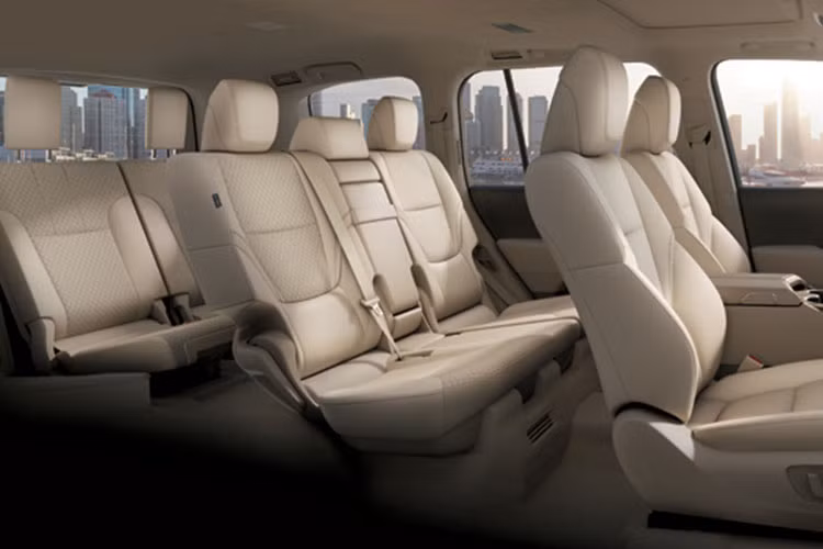 Ở thế hệ mới, mẫu xe SUV Toyota Land Cruiser 2022 trang bị hệ thống khung gầm sử dụng nền tảng TNGA mới nhất, bổ sung trang bị an toàn toàn cầu Toyota Safety Sense.