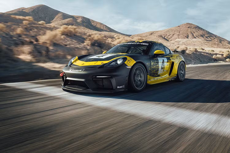Được thiết kế để thay thế cho phiên bản Porsche Cayman GT4 Clubsport tiền nhiệm, mẫu 718 Cayman GT4 Clubsport thế hệ mới trang bị động cơ 6 xi lanh 3.8L công suất 419 mã lực và mô men xoắn 425 mã lực.
