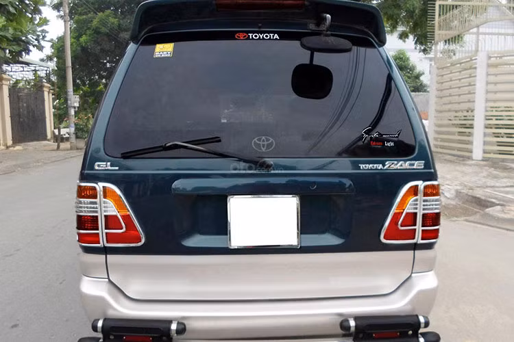 Toyota Zace đời 2005 được trang bị động cơ xăng 4 xi-lanh thẳng hàng, dung tích 1.8 lít, hút khí tự nhiên, sử dụng công nghệ phun xăng điện tử (EFI), sản sinh công suất tối đa khoảng 84 mã lực tại 4.800 vòng/phút.