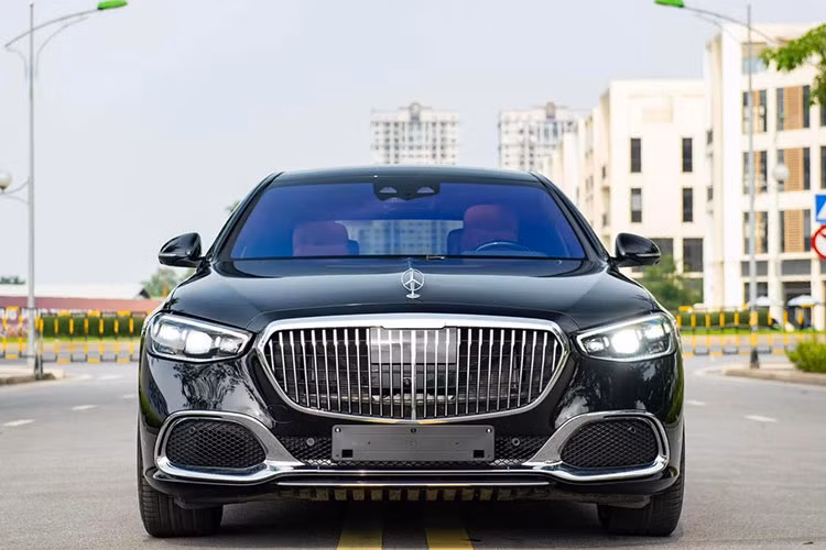 Giá xe Mercedes-Maybach S580 2022 khi về Việt Nam đang cao gấp 3 lần so với thị trường quốc tế. Nguyên nhân dẫn tới thực tế này là do xe nhập khẩu thường phải chịu nhiều khoản thuế, phí liên quan. Chiếc xe trong bài viết này đang được một đại lý tư nhân ở Hà Nội chào bán khoảng 16,68 tỷ đồng (chưa bao gồm chi phí sang tên, tiền biển số).