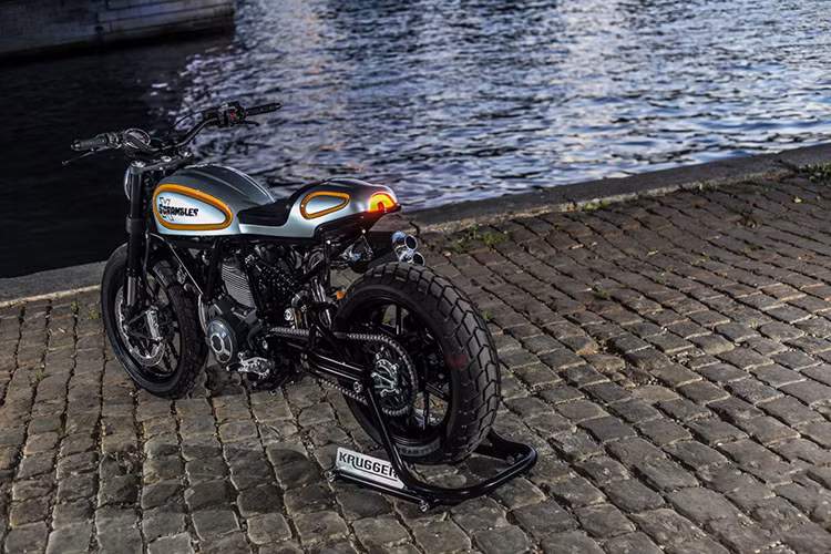 Và quả nhiên Krugger đã không làm Ducati thất vọng khi anh đã thay đổi diện mạo chiếc xe theo đúng phong cách retro độc đáo riêng của mình.