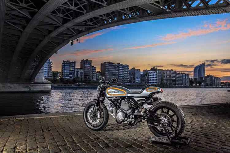Ngay khi giao chiếc Scrambler cho Krugger, Ducati đã rất sẵn lòng muốn nghe về những ý tưởng của anh để cho chiếc xe sẽ có những ý tưởng mới hơn từ một người với con mắt có nghề,