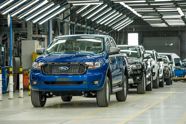 Ford Ranger đã xuất sắc lọt top 10 xe bán chạy nhất thị trường trong tháng 7 vừa qua. Thậm chí với mức doanh số 1.310 xe tăng tới 73,7% so với tháng 6, cộng dồn doanh số nửa đầu 2021 mẫu xe được mệnh danh "vua bán tải" nhà Ford bán ra được tới 8.222 xe tại Việt Nam.