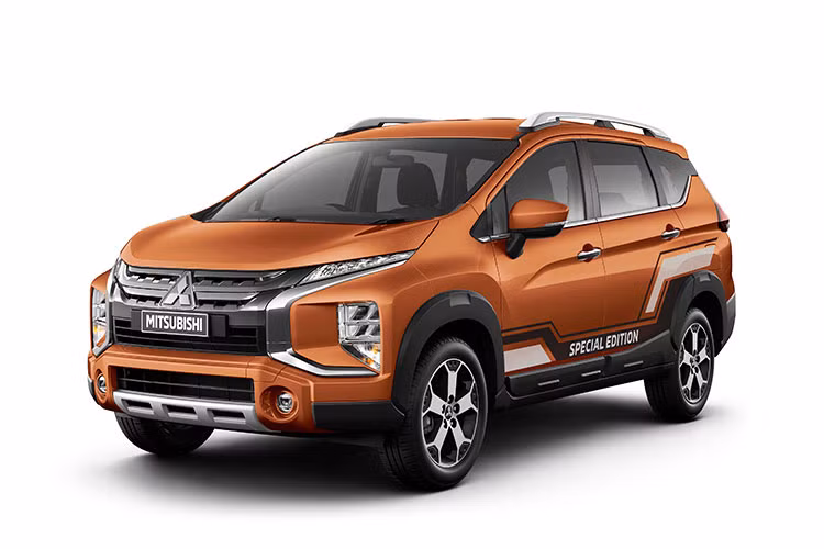 Trong khi đó các bản thường của Xpander có ưu đãi 100% trước bạ, tương đương 56 triệu đồng với bản MT và 63 triệu đồng với bản AT, còn với Xpander Cross thường thì ưu đãi là 50% trước bạ tương đương 33 triệu đồng cùng phiếu đổ xăng trị giá 25 triệu đồng.