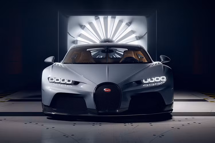 Nếu Lionel Messi ưng ý mẫu xe Bugatti Centodieci từng được giới truyền thông đồn đoán rằng Cristiano Ronaldo cũng đặt mua 1 chiếc thì chỉ cần bỏ ra khoảng 3 tháng lương ở PSG là đủ mang về nhà.