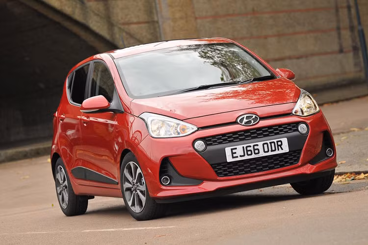 Thế hệ i10 hiện tại đã được Hyundai ra mắt lần đầu từ năm 2013, chính vì vậy phiên bản Hyundai i10 2017 được ra mắt chính thức sẽ là bản nâng cấp lớn giữa vòng đời (facelift) của chiếc xe gia đình cỡ nhỏ này, và tại thị trường Anh quốc cũng mẫu xe này cũng đã có mặt.