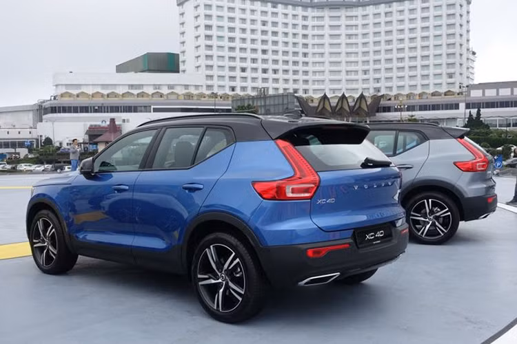 Hiện vẫn chưa có thông tin về khối động cơ Volvo sử dụng cho các mẫu được phân phối tại Đông Nam Á. Tại Châu Âu, XC40 có 3 phiên bản động cơ xăng. Bản thấp nhất T3 dẫn động cầu trước, dùng động cơ 2.0 cho công suất 154 mã lực. Bản T4 và T5 được nâng công suất lên thành 187 và 247 mã lực, đều trang bị hệ dẫn động 2 cầu và hộp số tự động.