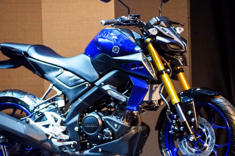 Không chỉ có phần đầu, đuôi và thân xe của chiếc Yamaha MT-15, xe cũng đã được thiết kế lại hoàn toàn với điểm chung duy nhất chỉ nằm ở cặp đèn xi-nhan và đèn hậu ở phía sau. Với mẫu streetfighter mới này, Yamaha đã chú ý nhiều hơn tới sự thoải mái của người ngồi đằng sau xe.