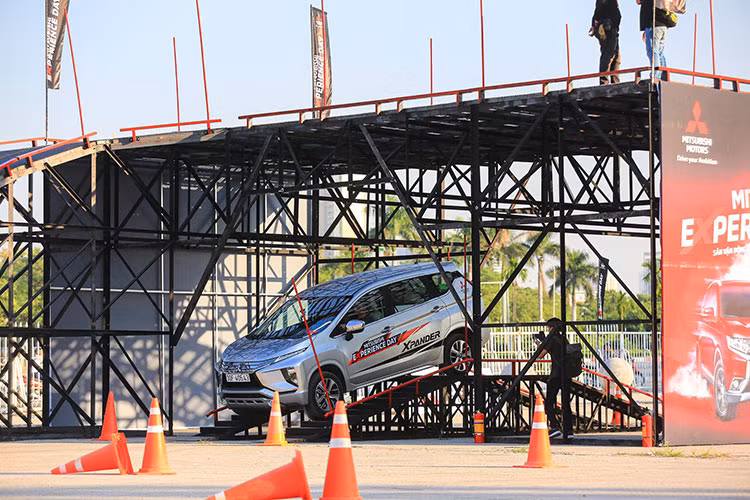 Ngoài ra, Oultlander với khả năng cách âm vượt trội dẫn đầu phân khúc và mẫu pick-up Triton vận hành mạnh mẽ, nội thất rộng rãi cũng sẽ xuất hiện trong ngày hội trải nghiệm “Mitsubishi eXperience Day” sẽ diễn ra tại Hà Nội từ ngày 2/11 đến ngày 4/11 tại sân vận động quốc gia Mỹ Đình.