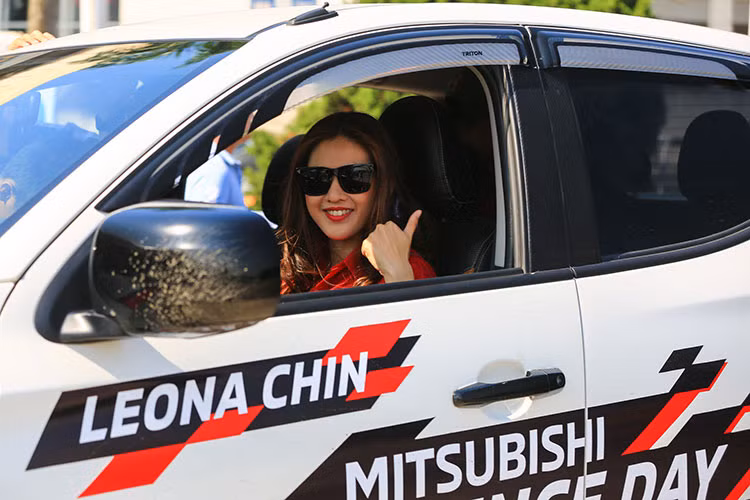 Mitsubishi Motors Việt Nam tổ chức sự kiện ngày trải nghiệm “eXperienxe day” Ms. Leona Chin sẽ là khách mời đặc biệt của chương trình diễn ra tại sân Vận Động Mỹ Đình, Hà Nội từ ngày 2/11/2018 đến ngày 4/11/2018. Đây là một sự kiện đặc biệt tại Việt Nam khi lần đầu tiên trong chương trình lái thử xe có sự tham gia của nữ vận động viên.