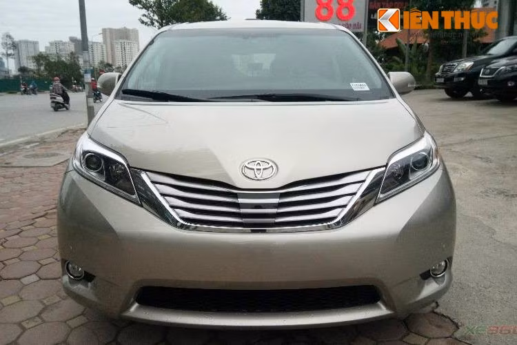 Giống nhiều sản phẩm của Toyota tại thị trường Mỹ, Sienna 2016 cũng có nhiều tuỳ chọn phiên bản khác nhau. Kiểu dáng của những phiên bản này không khác biệt, chỉ khác nhau ở các tuỳ chọn trên xe.