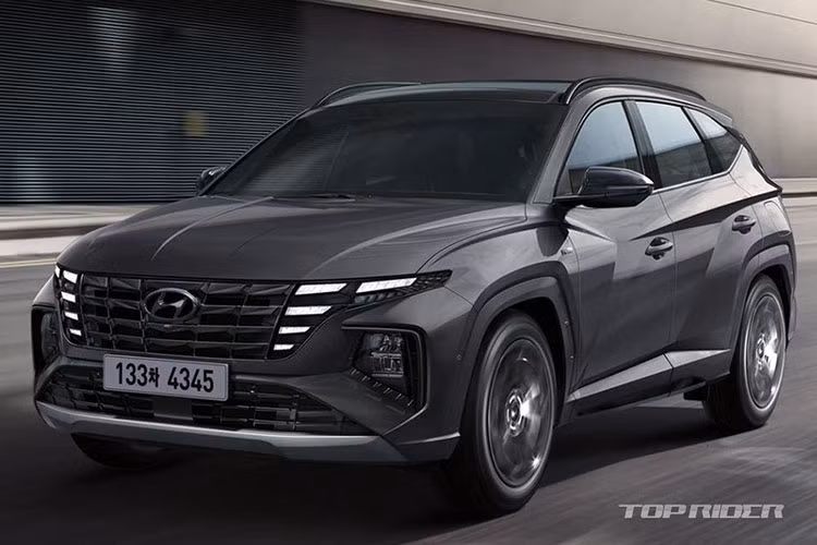 Cuối cùng là hệ truyền động hybrid với động cơ xăng 4 xi-lanh, tăng áp, dung tích 1.6L, kết hợp với mô-tơ điện và tạo ra công suất tổng cộng 227 mã lực cùng mô-men xoắn cực đại 350 Nm. Hệ truyền động này giúp xe chỉ tiêu thụ lượng xăng trung bình 16,2 km/lít (khoảng 6,17 lít/100 km). Tại thị trường Hàn Quốc, giá xe Hyundai Tucson 2023 dao động từ 25,84 - 37,01 triệu Won (khoảng 463 - 663 triệu đồng).