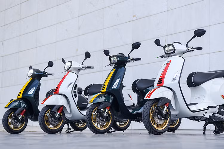 Cảm hứng của mẫu xe ga Vespa Racing Sixties đến từ những vòng đua huyền thoại của các tay đua lịch lãm trong thập niên 60, một kỷ nguyên của động cơ và tốc độ, nơi những trường đua đã trở thành đấu trường để các quý ông thể hiện cá tính. Xuyên suốt thập kỷ này, các tay đua được truyền cảm hứng bởi tinh thần tự chủ và tự do thể hiện cá tính, sự quyết tâm cao độ thể hiện trong việc lựa chọn đồng đội thi đấu, lựa chọn các chặng đua thử thách để thể hiện bản lĩnh.