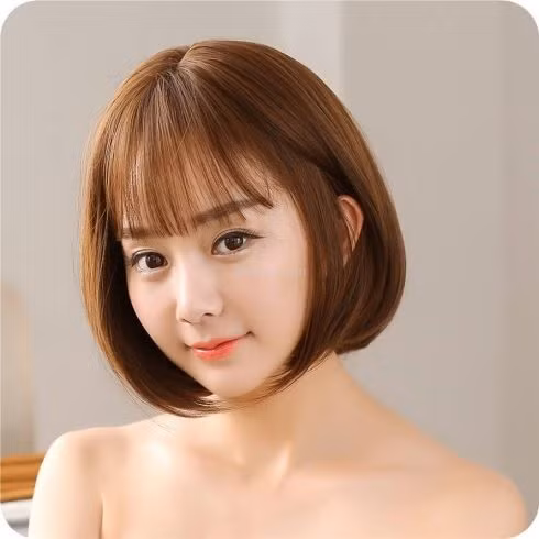 Bạn có thể bấm phồng chân tóc, tạo độ bồnh bềnh giúp gương mặt tròn thêm thanh tú hơn.