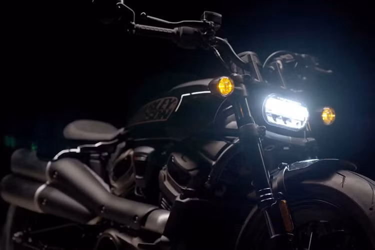 Mẫu xe mới đến từ hãng xe môtô Harley-Davidson của Mỹ sở hữu khối động cơ V-Twin Revolution Max 1.250cc tương tự Pan America làm mát bằng chất lỏng. Khối động cơ này tạo ra mô-men xoắn cực đại 127,5 Nm tại 6.000 vòng tua/ phút.