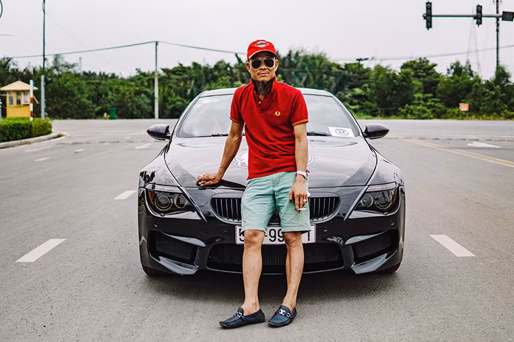 BMW M6 là phiên bản cao cấp của dòng 6-Series, được tái thiết kế lại từ năm 2005 với 2 phiên bản là coupe và cabriolet. Tại thị trường Việt Nam, mặc dù đã trải qua hơn 10 năm nhưng những chiếc BMW M6 đời 2007 vẫn thuộc hàng giữ giá. Trên thị trường xe cũ, những chiếc M6 2007 vẫn được rao bán khoảng hơn 1,5 tỷ đồng.
