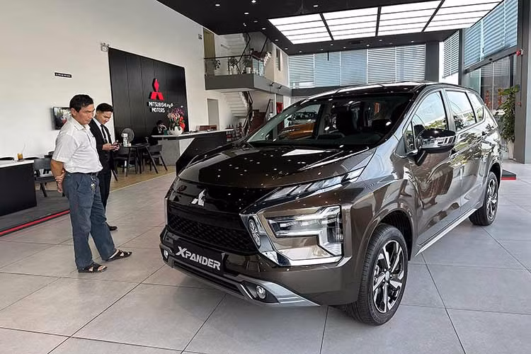Có thể thấy trong năm 2023, doanh số các mẫu xe đều giảm mạnh so với cùng kì năm ngoái. Ngoài ra những cái tên quen thuộc như Toyota Veloz, Hyundai i10, Mazda 3, Kia K3,… cũng không còn xuất hiện cho thấy xe hướng người dùng đã có sự thay đổi lớn. Đơn cử như việc Ford Everest có doanh số bán chạy hơn Toyota Fortuner cũng cho thấy người dùng cần những yếu tố gì trên một chiếc xe thay vì thương hiệu.
