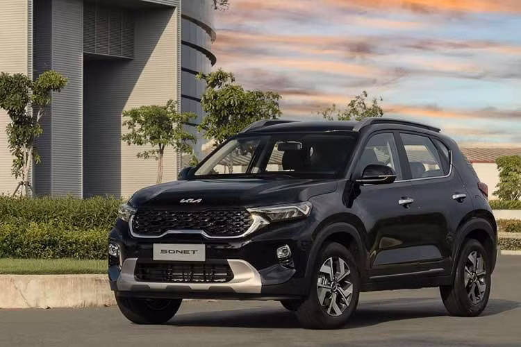  Kia Sonet Tương tự như Corolla Cross, Kia Sonet có phần thầm lặng về mặt truyền thông tuy nhiên sức bán của mẫu xe này không hề nhỏ khi liên tục đứng đầu phân khúc SUV đô thị cỡ nhỏ và đã có 7.656 xe bán ra toàn thị trường. Hiện Kia Sonet có giá bán từ 519 đến 579 triệu đồng.