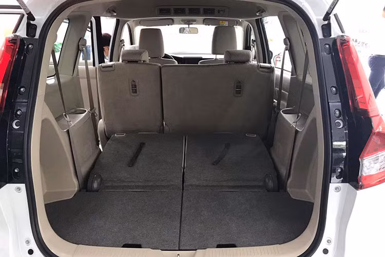 Về sức mạnh, Suzuki Ertiga 2019 sử dụng động cơ xăng K15B 1.5L 4 xi-lanh, sản sinh ra công suất 108 mã lực tại 6.000 vòng/phút và mô-men xoắn cực đại 138 Nm tại 4.400 vòng/phút. Phiên bản Ertiga GL sử dụng hộp số sàn 5 cấp trong khi bản GLX trang bị hộp số tự động 4 cấp.