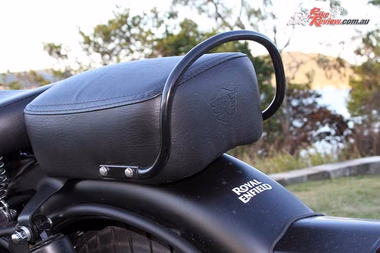 Ở phiên bản mới này, xe được trang bị bình nhiên liêu dung tích 13,5 lít đủ cho người sử dụng trong những hành trình dài, trọng lượng ướt của xe khoảng 194 kg (khi đổ đầy xăng và nhớt). Chiều cao yên xe 800mm, khá phù hợp với những bạn trẻ đam mê phong cách vintage. Ngoài ra, các khách hàng cũng có thể tuỳ chọn yên sau để chở hành lý...