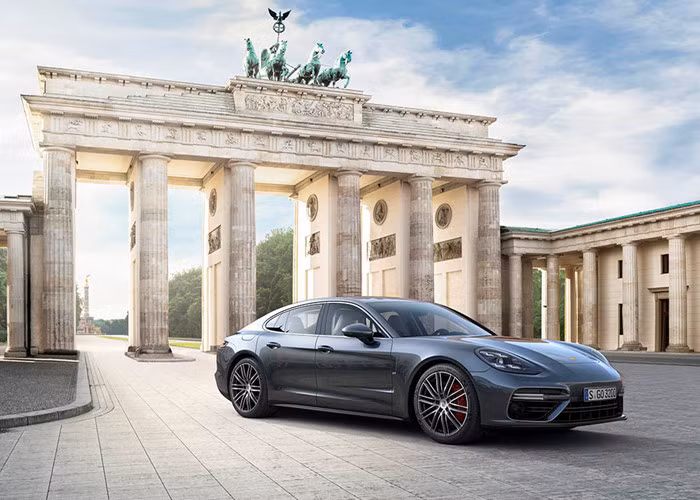 Mẫu xe Panamera thế hệ mới sẽ chỉ được sản xuất tại nhà máy của Porsche ở Leipzig (Đức). Phiên bản hoàn toàn mới này sẽ chính thức được Porsche tung ra thị trường trong thời gian tới, hiện giá bán của xe vẫn chưa được tiết lộ.
