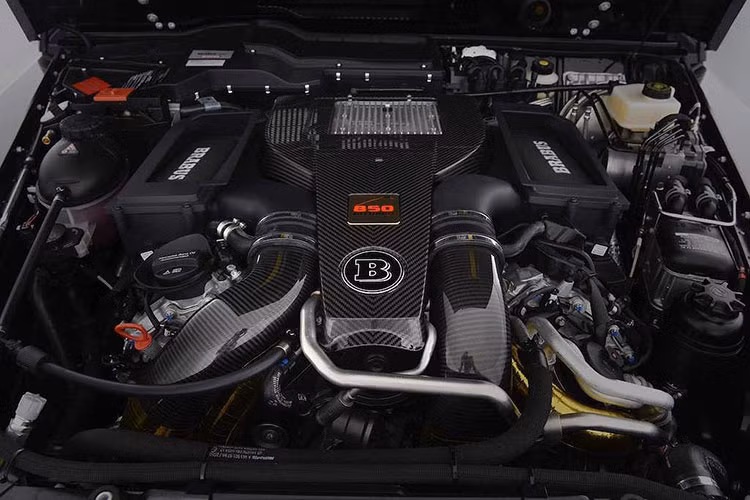 Được coi là động cơ V8 mạnh nhất từ trước tới nay của Brabus, khối máy trên SUV hạng sang Mercedes-AMG G63 này đem tới công suất lên 838 mã lực tại tua máy 5.400rpm, cùng với mô-men xoắn "khủng" 1.450Nm có được chỉ từ dải tua máy 2.500-4.500rpm.