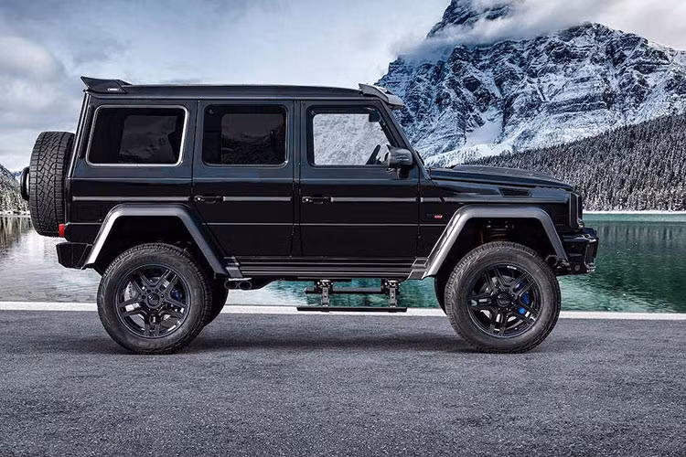 So với phiên bản 700 Final Edition trước đó, thay đổi "ăn tiền" nhất trên Brabus 850 6.0 Biturbo 4×4² Final Edition nằm ở bên dưới nắp ca-pô. Thay vì độ lại cỗ máy 5.5l V8 nguyên bản của G63, hãng độ xe Brabus đã thay hẳn cho chiếc xe cỗ máy 6.0l V8 tăng áp kép mới.