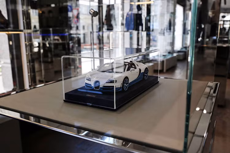 Có thể kể đến mô hình xe Bugatti từ cổ chí kim, bao gồm cả Chiron và Veyron. Bên cạnh đó là mô hình du thuyền mà Bugatti hợp tác với Palmer Johnson để sản xuất và sẽ tung ra thị trường trong thời gian tới.