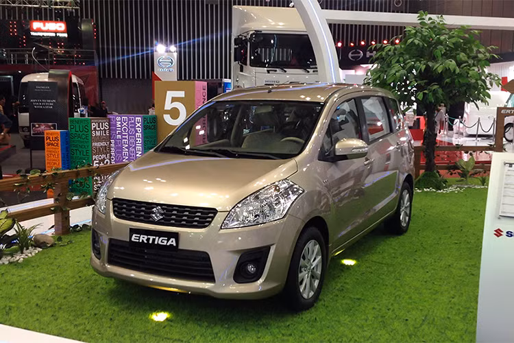 Suzuki Ertiga là chiếc MPV 7 chỗ ngồi, ra mắt thị trường Việt Nam lần đầu vào cuối năm 2014. Tuy nhiên, trái ngược với kỳ vọng ban đầu sẽ đạt doanh số 1.200 xe/năm, Ertiga lại thường xuyên nằm trong top xe "ế" nhất. Doanh số xe bán ra của Ertiga trong tháng 2 vừa qua chỉ đạt 3 xe đủ cho thấy nó đã cũ tới mức nào sau nhiều năm chưa thay đổi.