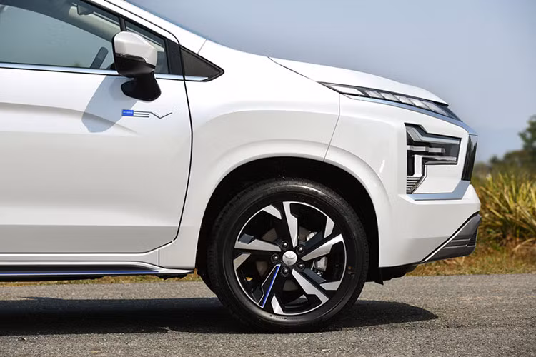 Trước đó, ông Takao Kato – Chủ tịch Mitsubishi Motor Corporation (MMC) – cũng xác nhận kế hoạch ra mắt các mẫu xe hybrid trong hai năm tới, đồng thời đặt mục tiêu sản xuất xe hybrid tại Indonesia để phục vụ nhu cầu nội địa và xuất khẩu sang các thị trường khác.