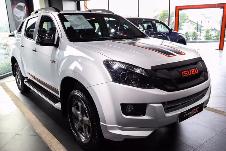 Isuzu D-Max là cái tên xuất hiện trong top xe ế nhiều tháng, thậm chí nhiều năm qua. Tuy nhiên, doanh số của D-Max trong tháng 10/218 bất ngờ đạt 54 xe, gần như gấp 4 lần so với mốc 15 xe của tháng 9. Đây là một tín hiệu khả quan đối với mẫu xe Nhật Bản. Cho tới hiện tại, D-Max đã bán được 342 xe trong 10 tháng.