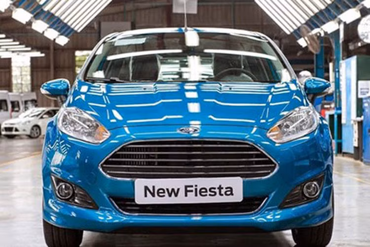Từng là 1 mẫu xe được kì vọng làm nên chuyện nhưng Ford Fiesta lại thường xuyên xuất hiện ở top xe ế ẩm nhất Việt Nam. Sang tháng 10, doanh số của Fiesta đột ngột tăng gần 2,5 lần so với tháng 9 (24 xe), đạt mức 59 xe. Tổng 10 tháng, Fiesta bán ra 382 chiếc.