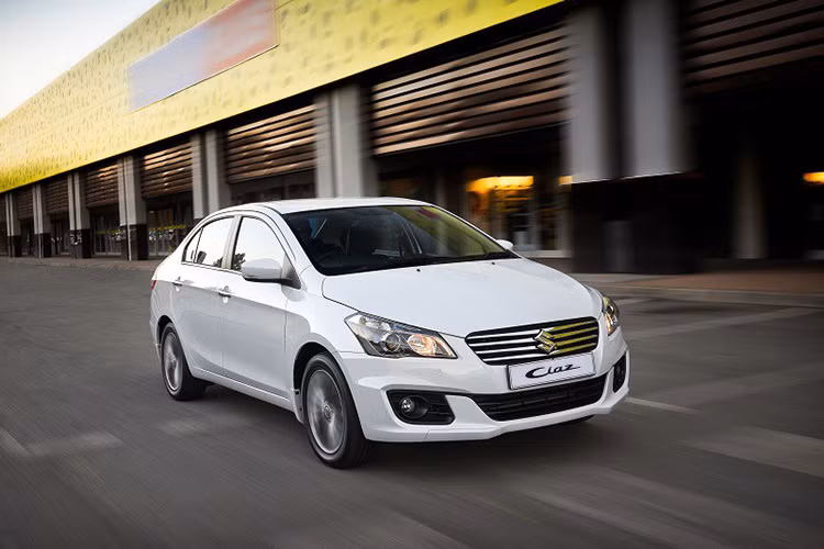 Khác với mẫu xe cùng nhà Ertiga, Suzuki Ciaz là gương mặt thân quen của bảng xếp hạng xe ít khách nhất Việt Nam. Tuy nhiên, sang tháng 10 thì doanh số của Ciaz đã tăng vọt gần 300% lên mức 74 xe. Dù vậy, vì thành tích lẹt đẹt từ đầu năm tới giờ mà tổng doanh thu của Ciaz trong năm nay mới là 127 xe.
