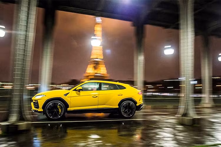 Pháp hiện nay đã trở thành thị trường vững mạnh thứ 3 của nhà sản xuất xe hơi Lamborghini ở khu vực châu Âu, chỉ sau Anh và Đức. Việc ra mắt Urus được hãng dự báo có thể sẽ lập kỷ lục mới trong năm 2018.