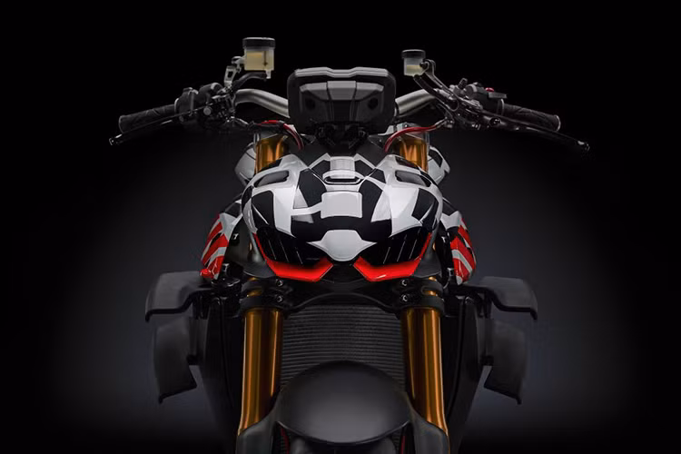 Được biết, chiếc Streetfighter V4 mà Ducati vừa công bố vẫn đang là bản thử nghiệm (Prototype), nhưng hãng vẫn sẽ mang chiếc xe này đến sự kiện Pike Peak International Hill Climb để tham gia thi đấu vào cuối tháng này.