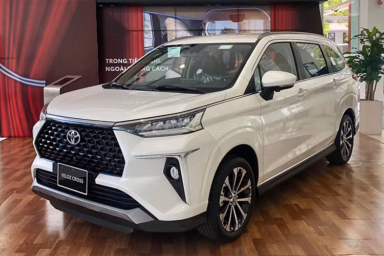 Toyota Veloz Cross vua chay da rao ban, chu xe 