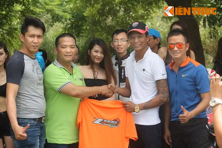 Buổi gặp gỡ được tổ chức để những người chơi xe ở các nhóm có cơ hội giao lưu, chia sẻ kinh nghiệm sử dụng xe và chạy xe.
